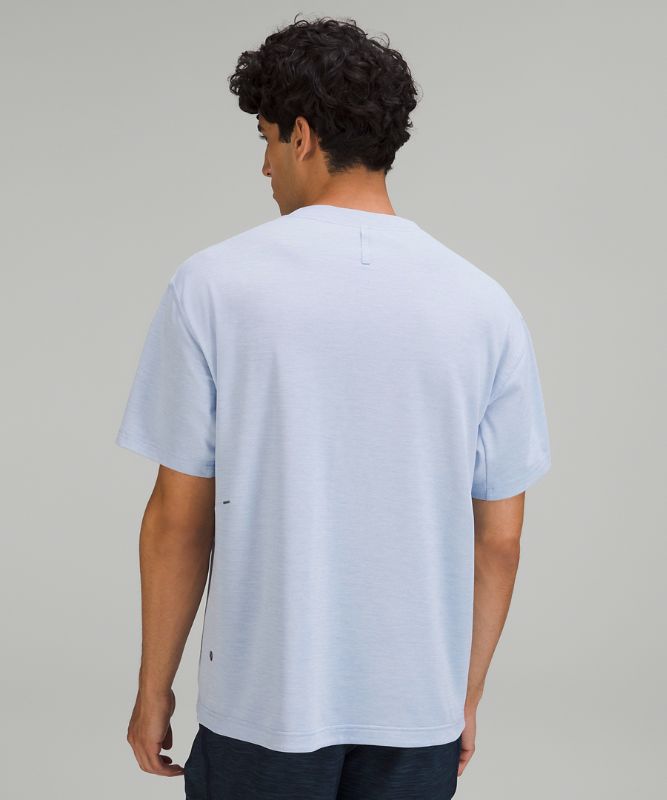 Relaxed Fit Train Short Sleeve