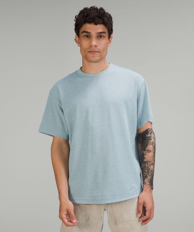 Relaxed Fit Train Short Sleeve