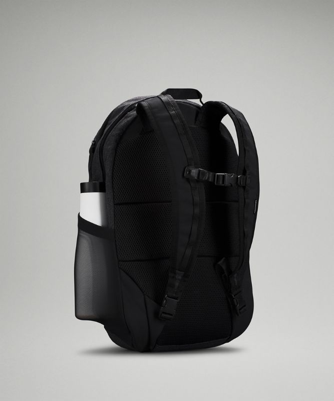 Centered-Zip Backpack 21L