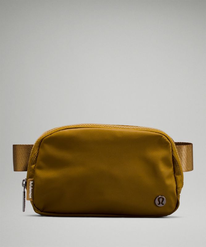 Lululemon Everywhere Belt Bag popular (Burnt Caramel)