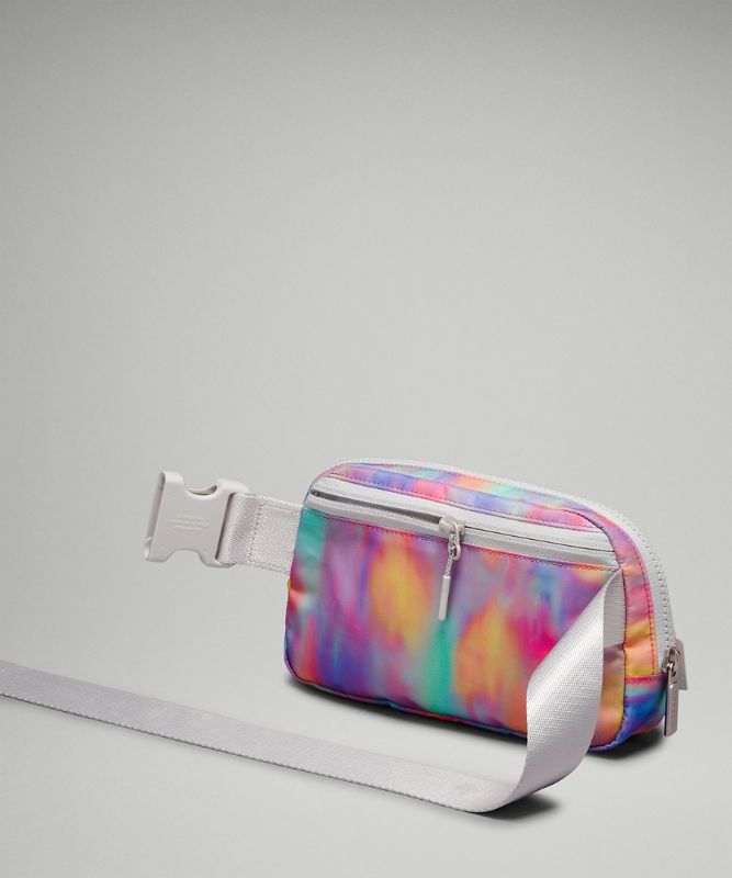 NEW LuluLemon Everywhere Belt bag Prism Wash Print Multi/Vapor authentic