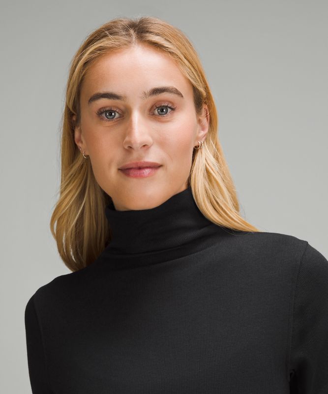 Ribbed Wool-Blend Turtleneck