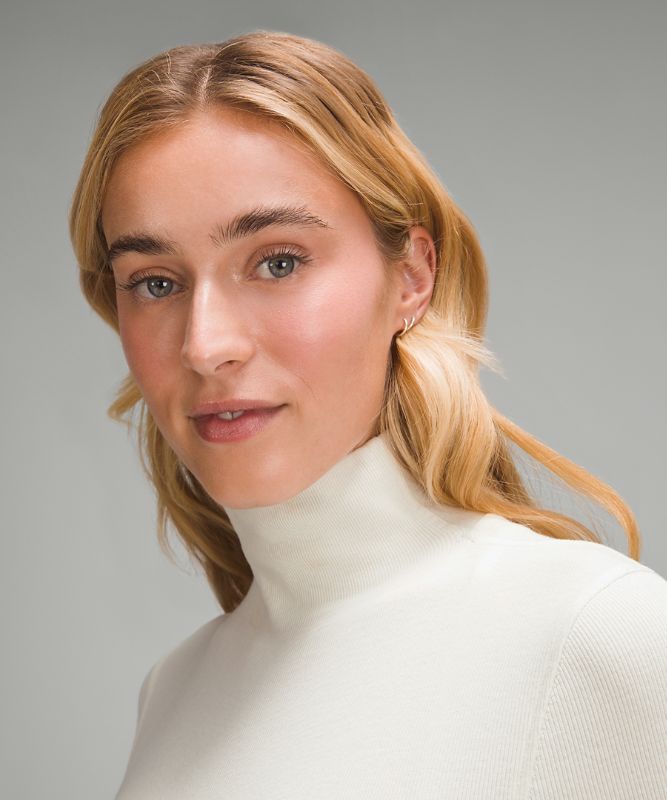 Ribbed Wool-Blend Turtleneck