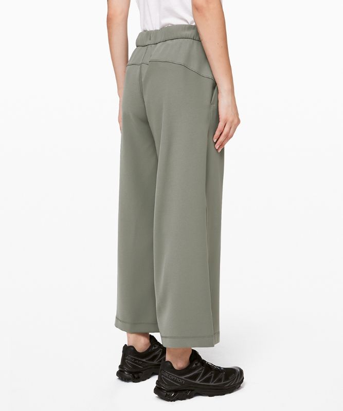 On the Fly 7/8 Wide Leg Pant *Woven