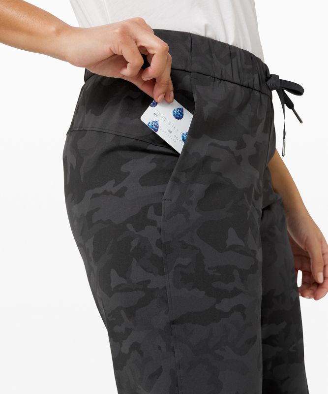 On the Fly Jogger 28 *Full-On Luxtreme, Incognito Camo Multi Grey