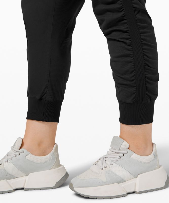 Beyond the Studio 7/8 Jogger *Online Only