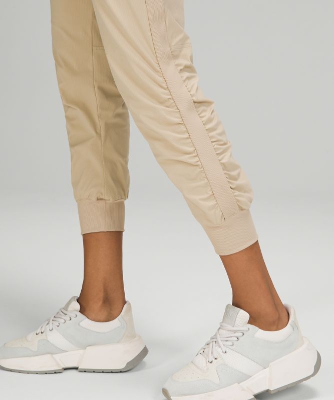 Beyond the Studio 7/8 Jogger *Online Only