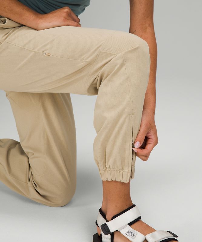 Essential Affinity Mid-Rise Jogger