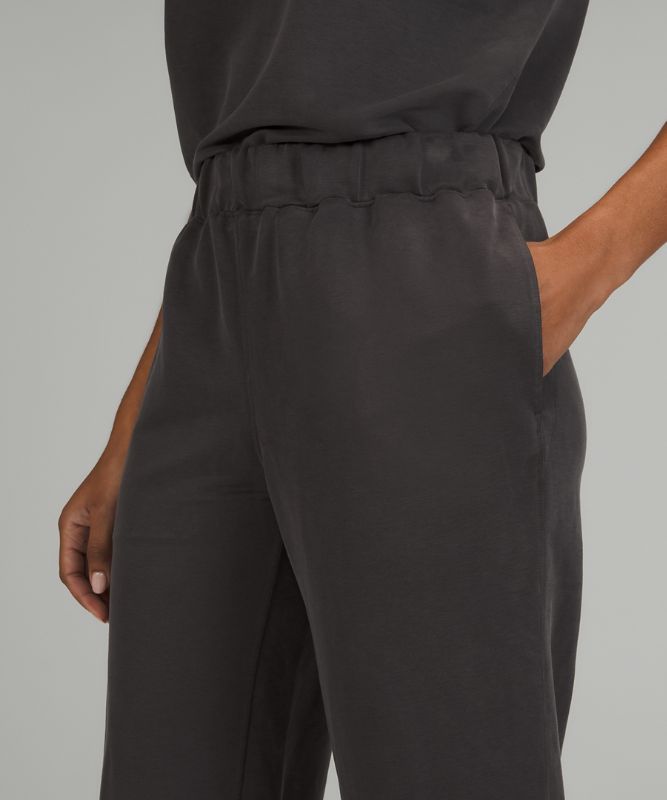 Lightweight Wide Leg Pant