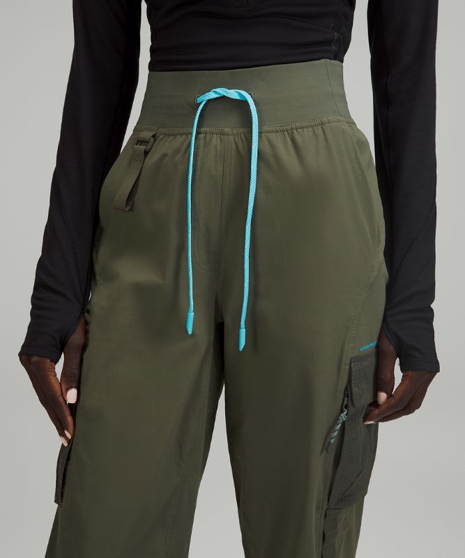 Cargo High-Rise Hiking Pant