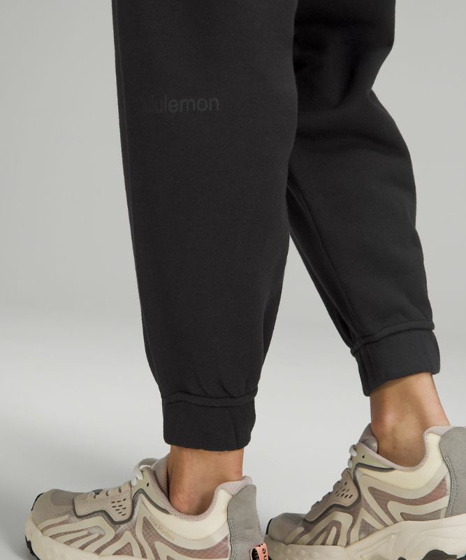 Relaxed High-Rise Jogger *Online Only