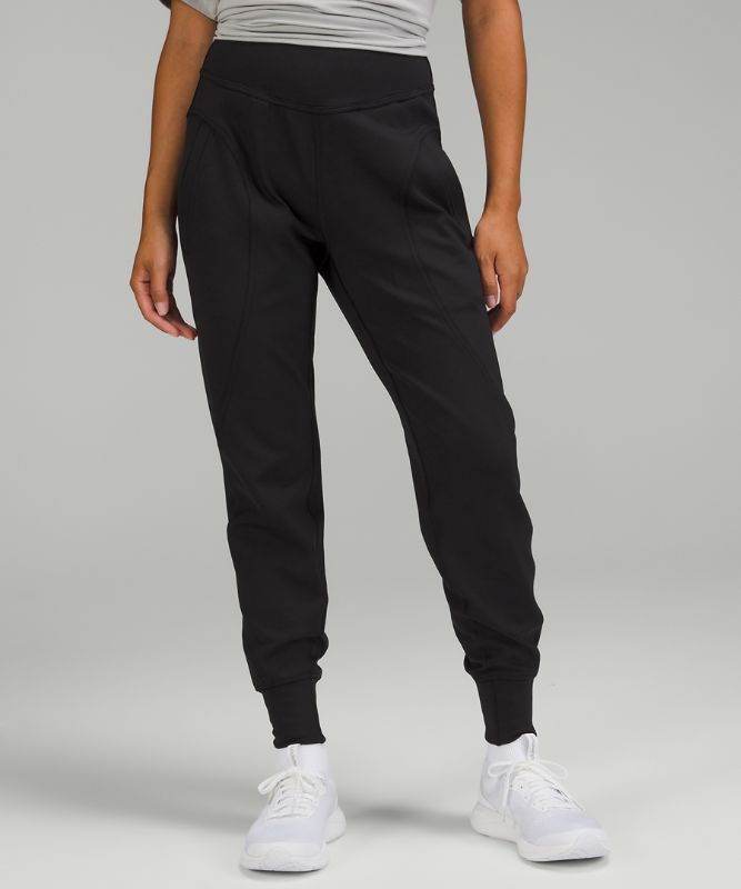 Relaxed Tech Fleece High-Rise Jogger