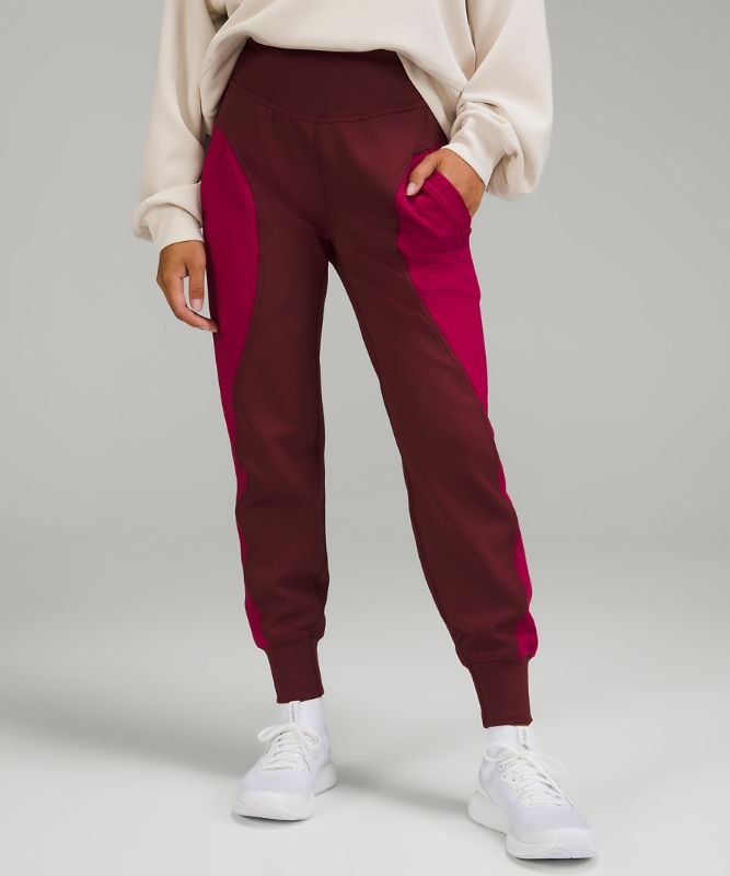 Relaxed Tech Fleece High-Rise Jogger