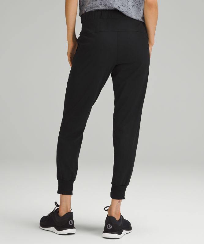 Luxtreme Slim-Fit Mid-Rise Jogger *Asia Fit