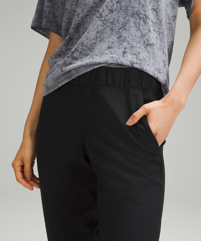 Luxtreme Slim-Fit Mid-Rise Jogger *Asia Fit