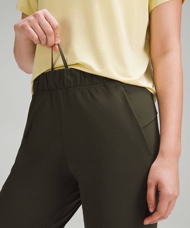 Luxtreme Slim-Fit Mid-Rise Jogger *Asia Fit