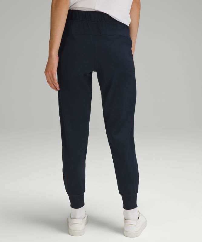 Luxtreme Slim-Fit Mid-Rise Jogger *Asia Fit