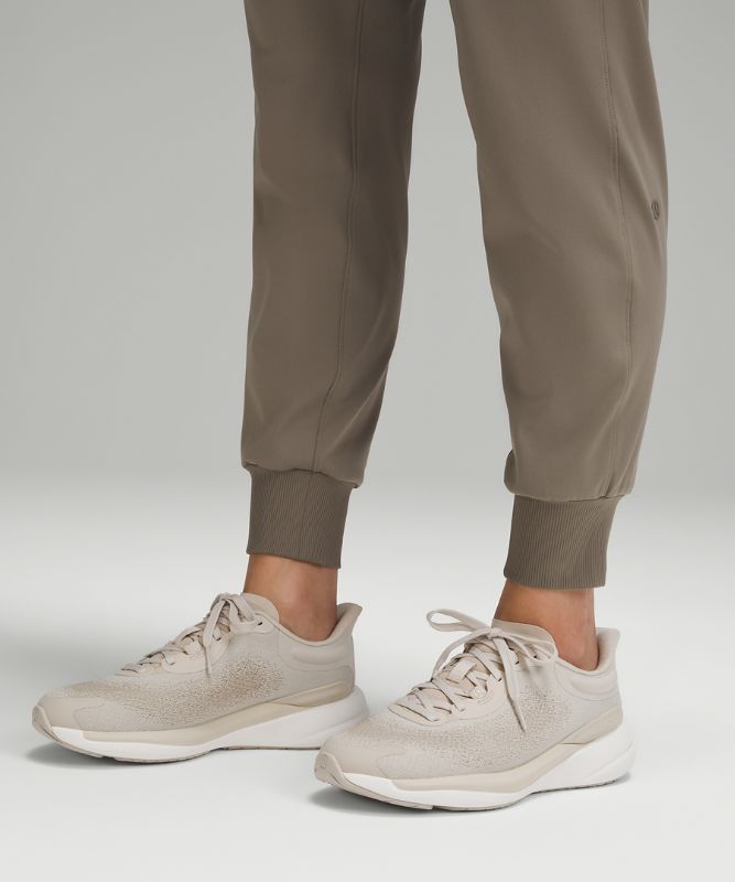 Luxtreme Slim-Fit Mid-Rise Jogger *Asia Fit