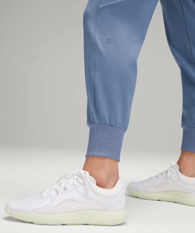 Luxtreme Slim-Fit Mid-Rise Jogger *Asia Fit