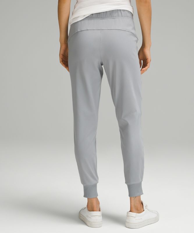 Luxtreme Slim-Fit Mid-Rise Jogger *Asia Fit