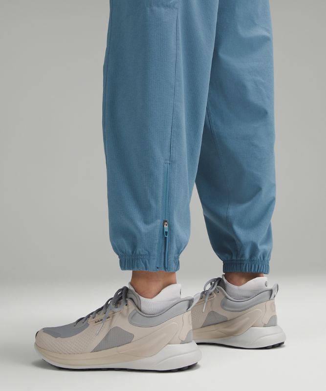 Convertible High-Rise Hiking Jogger *WovenAir