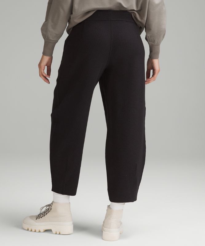 Textured Relaxed-Fit Tapered Mid-Rise Pants *Asia Fit