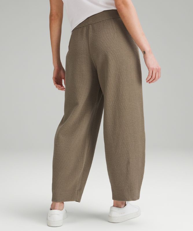 Textured Relaxed-Fit Tapered Mid-Rise Pants *Asia Fit