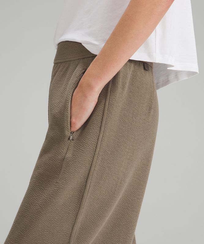 Textured Relaxed-Fit Tapered Mid-Rise Pants *Asia Fit