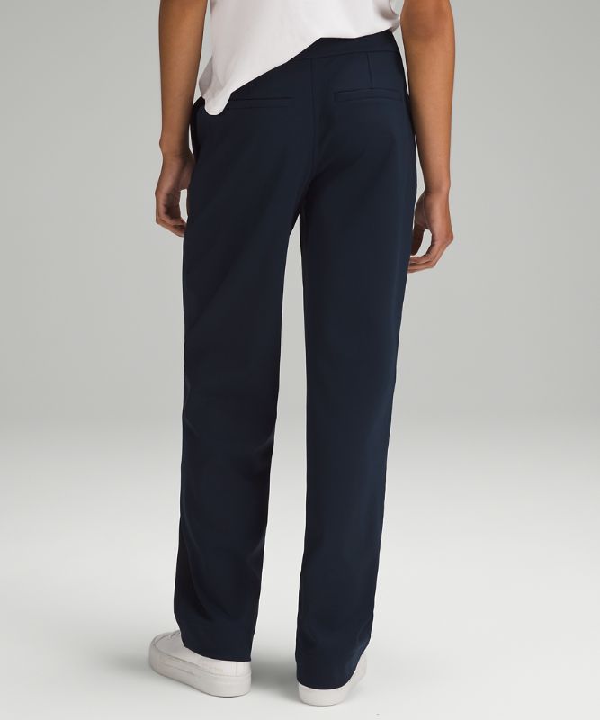 Straight-Leg Mid-Rise Pant Luxtreme *Regular