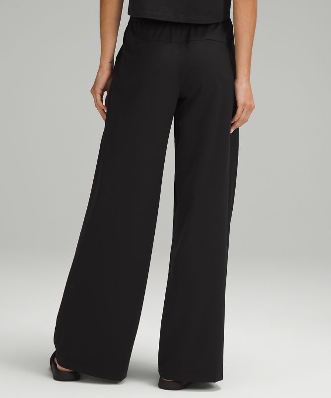 Luxtreme Pull-On Mid-Rise Wide-Leg Pant