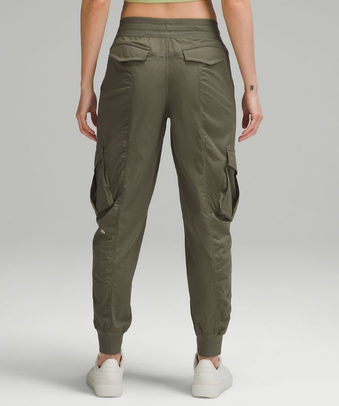 Dance Studio Relaxed-Fit Mid-Rise Cargo Jogger *Asia Fit