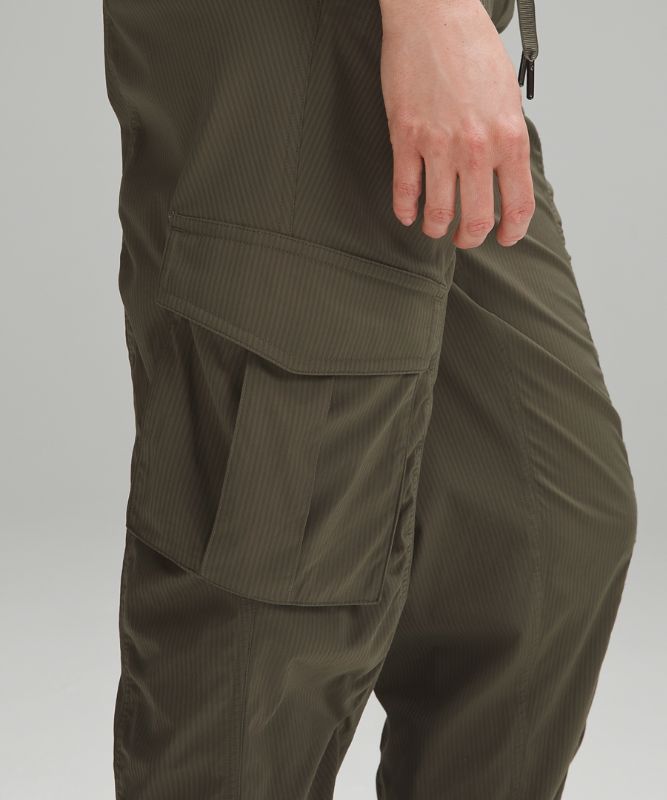 Dance Studio Relaxed-Fit Mid-Rise Cargo Jogger *Asia Fit