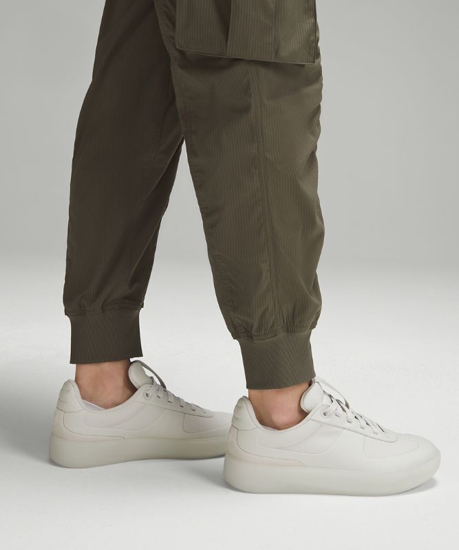 Dance Studio Relaxed-Fit Mid-Rise Cargo Jogger *Asia Fit