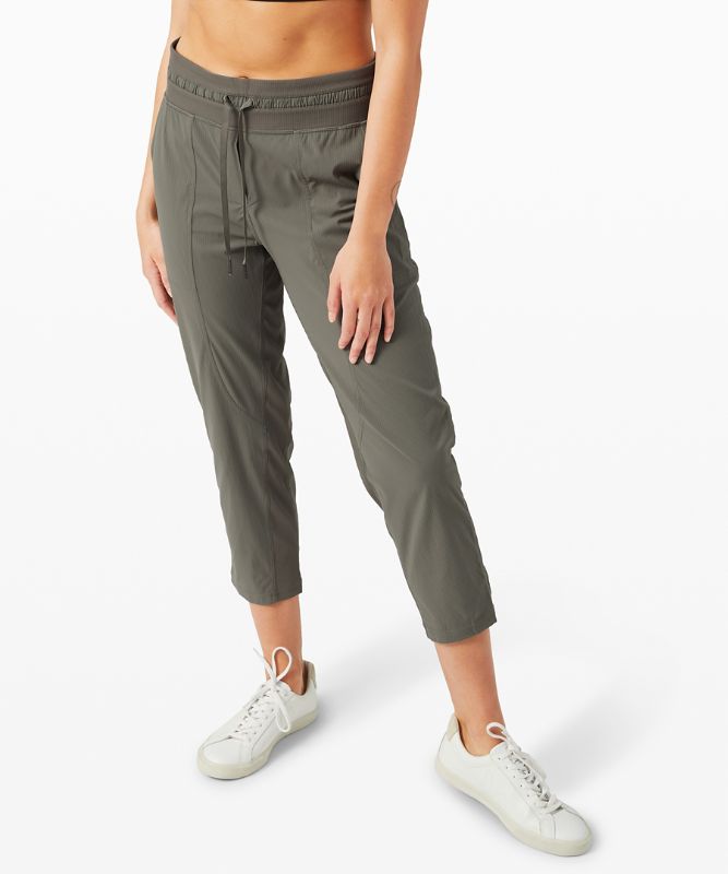 Dance Studio Mid-Rise Cropped Pants 25"