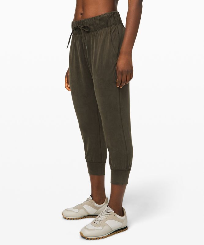 Lost in Leisure Crop Jogger