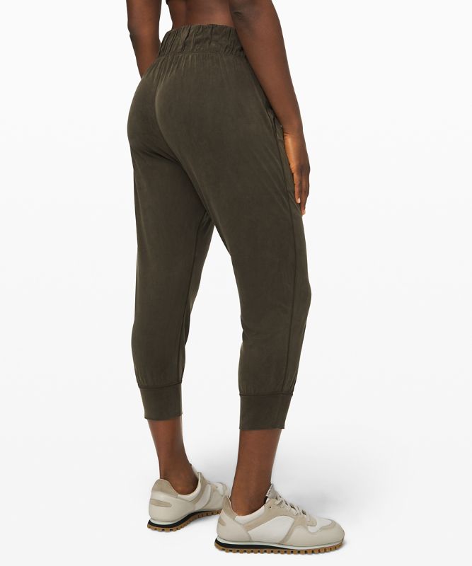 Lost in Leisure Crop Jogger