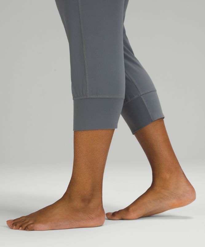 Align jogger outlet crop