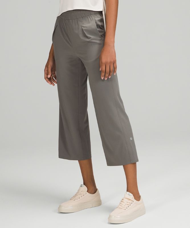 Lululemon ease back in high rise culottes size 4, Women's Fashion