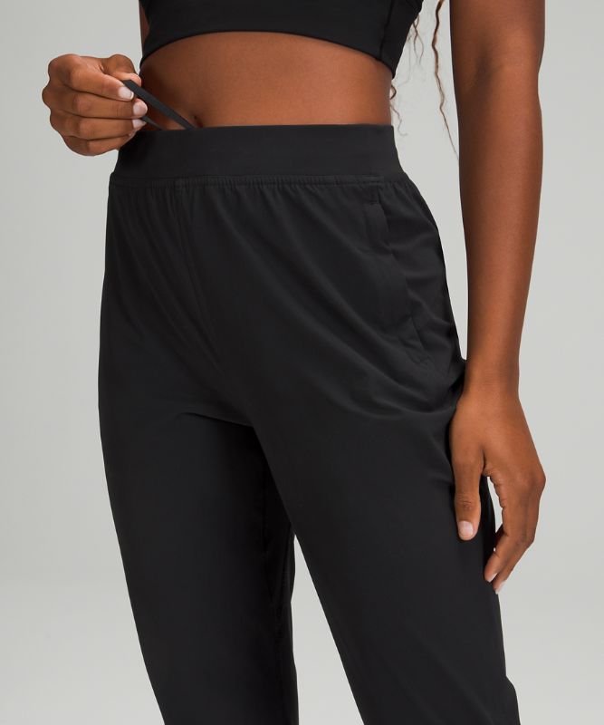 Adapted State High-Rise Jogger Crop