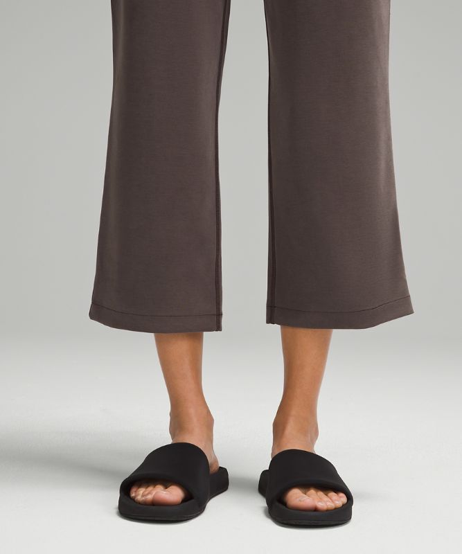 Softstreme High-Rise Straight-Leg Cropped Pant