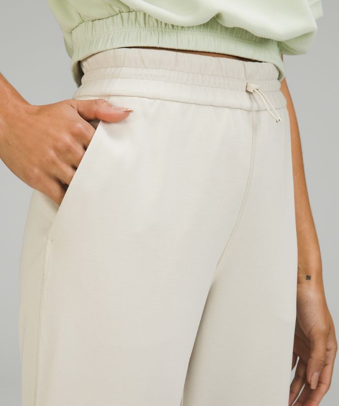 Softstreme High-Rise Straight Leg Cropped Pants