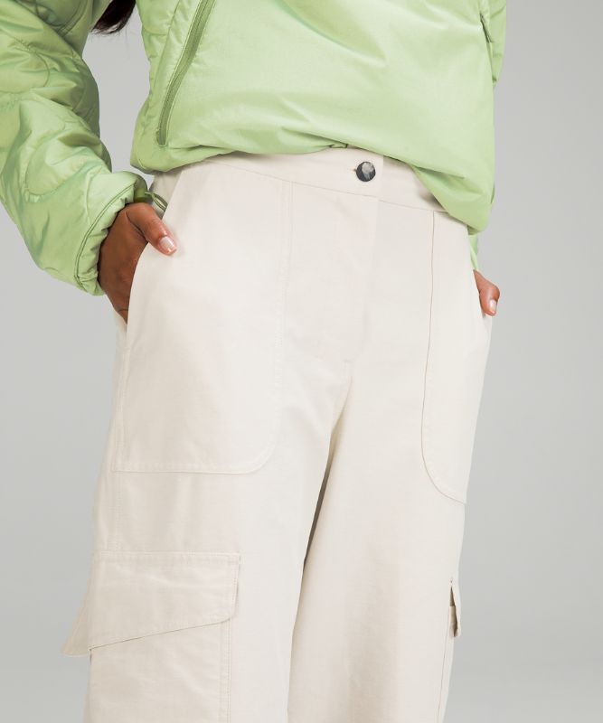 Light Utilitech Cargo Pocket High-Rise Cropped Pants