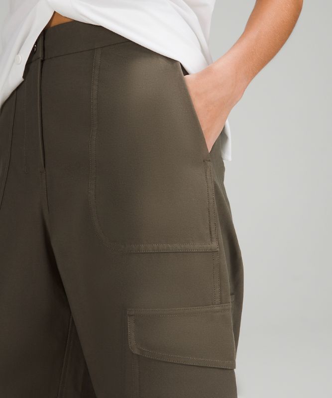 Light Utilitech Cargo Pocket High-Rise Cropped Pants