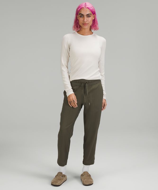 Dance Studio Mid-Rise Cropped Pant