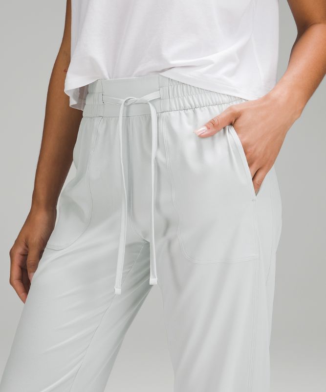 Pull-On Mid-Rise Tapered-Leg Cropped Pant 23"