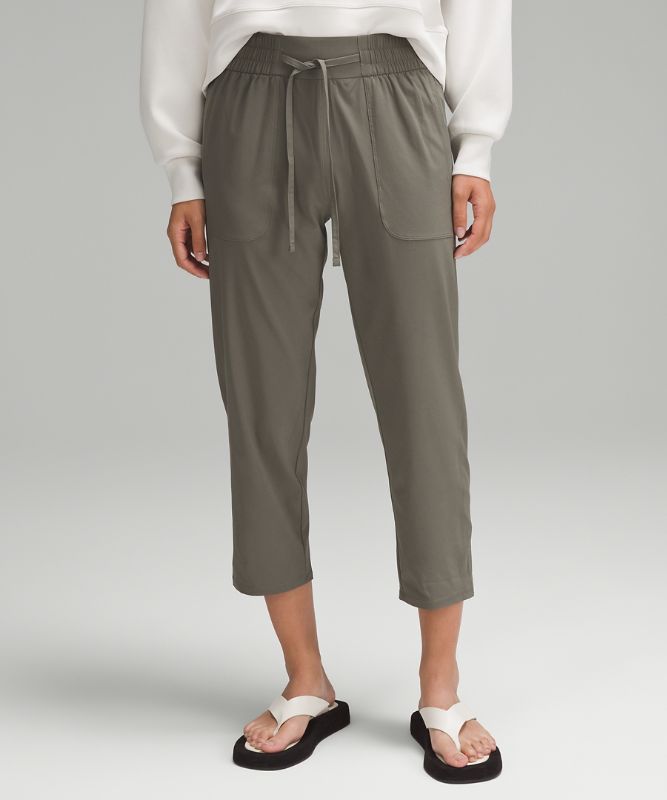 Pull-On Mid-Rise Tapered-Leg Cropped Pant 23"