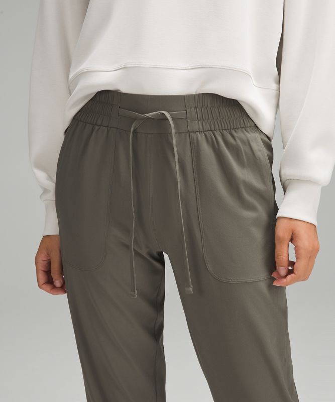 Pull-On Mid-Rise Tapered-Leg Cropped Pant 23"