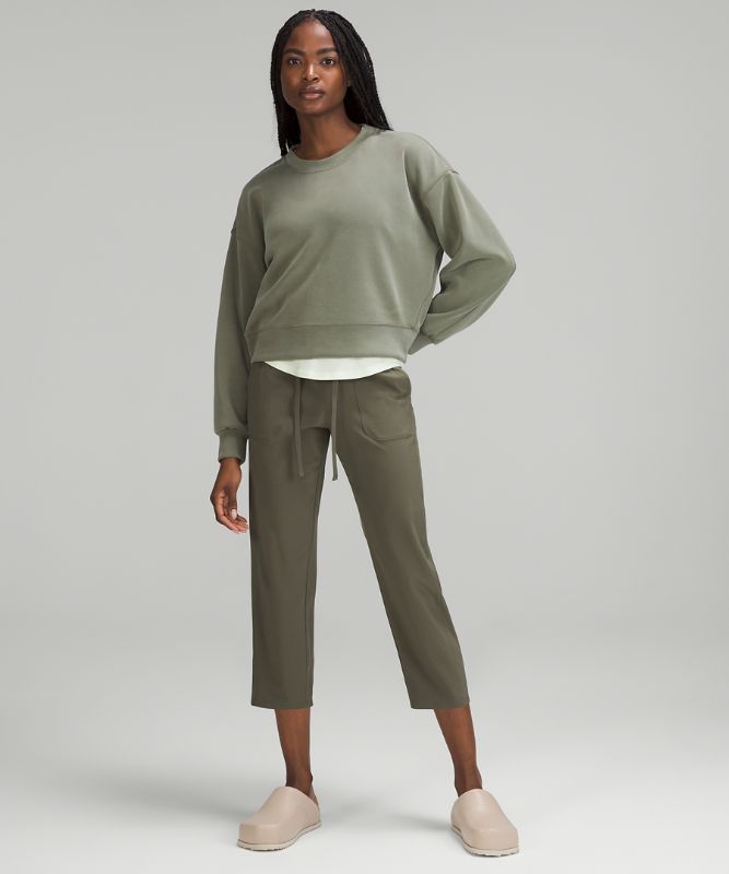 Pull-On Mid-Rise Tapered-Leg Cropped Pant 23"