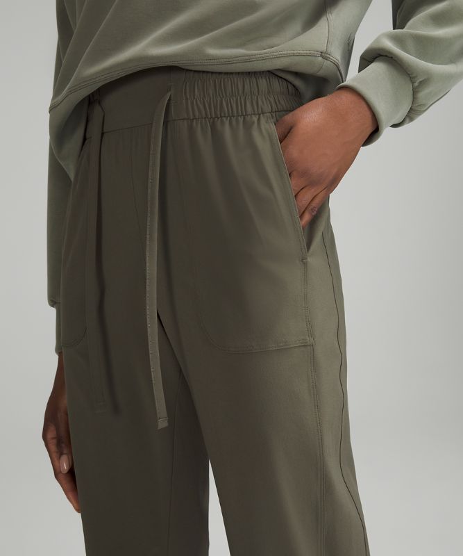 Pull-On Mid-Rise Tapered-Leg Cropped Pant 23"