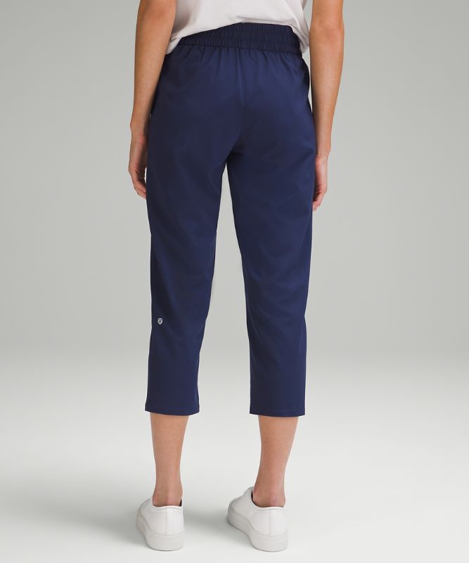 Pull-On Mid-Rise Tapered-Leg Cropped Pant 23"